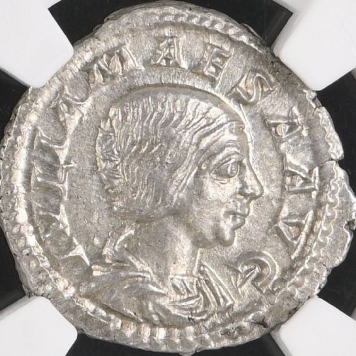 【“影の女帝の策謀”】ジュリア・メサ デナリウス銀貨〈NGC MS〉— フェリキタス祭壇奉納