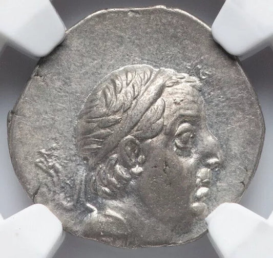 【“フィロロマイオスの銀槍”】アリオバルザネス1世 ドラクマ銀貨〈NGC Ch VF〉— ディアデム王像 & アテナ・ニケフォロス