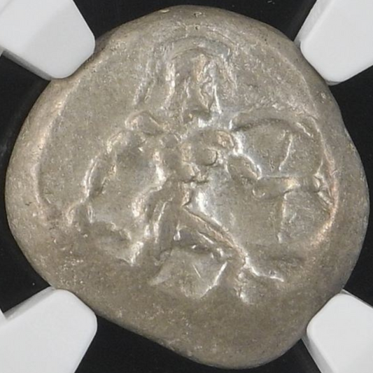 【“疾駆するホプリテスの三脚紋”】アスペンドス スターテル銀貨〈NGC Ch VF〉— 剣盾ホプリテス & トリスケリオン